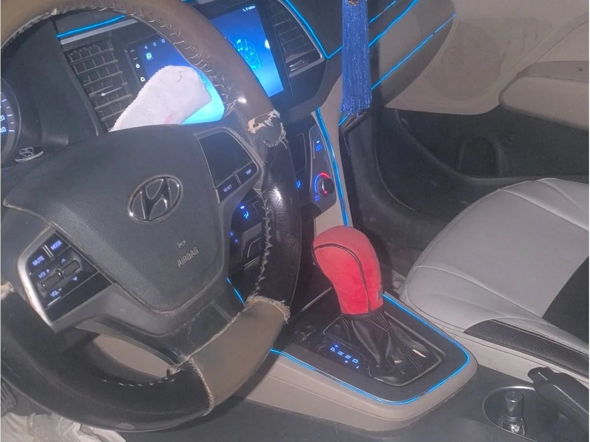 Car image 5
