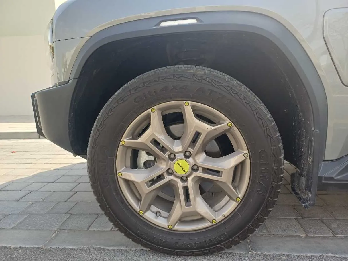 Car image 9