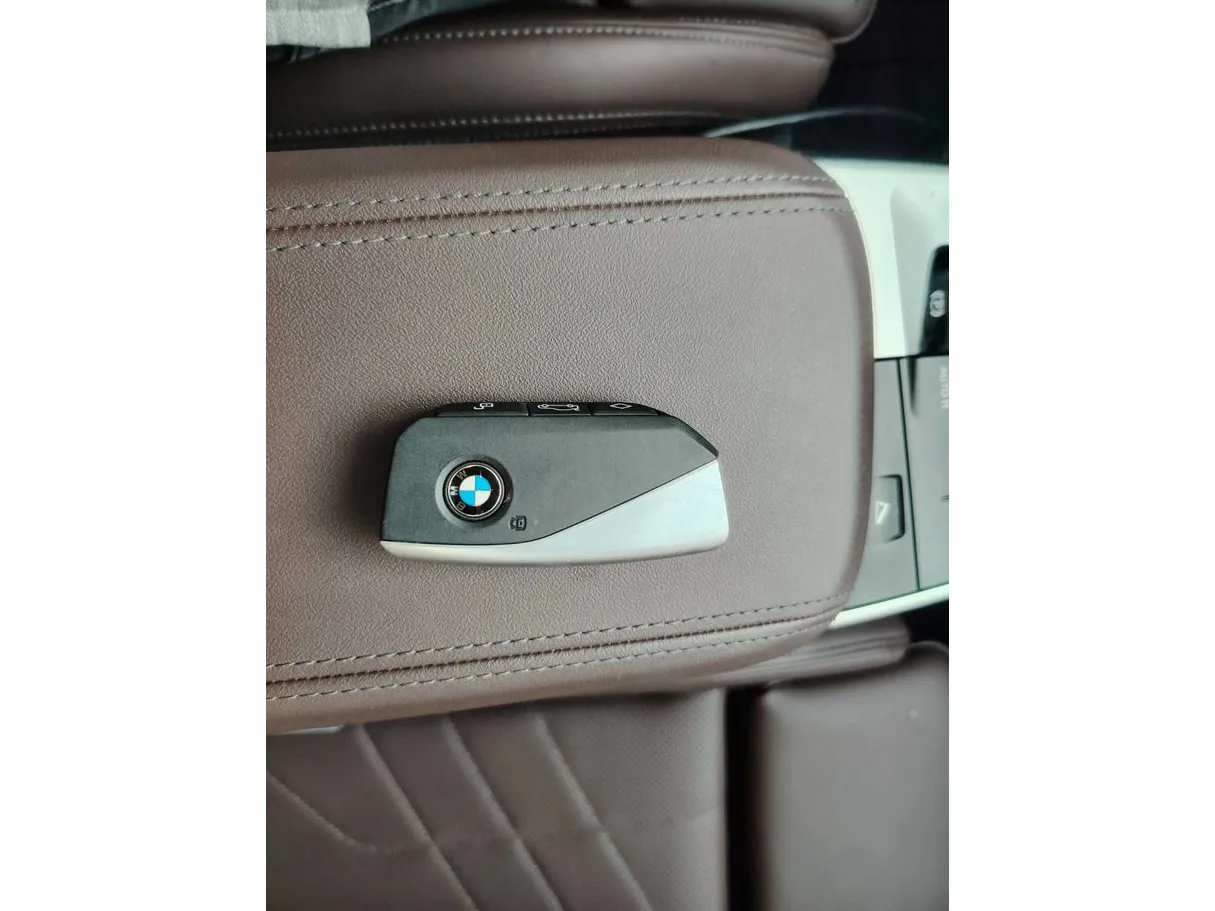 Car image 33