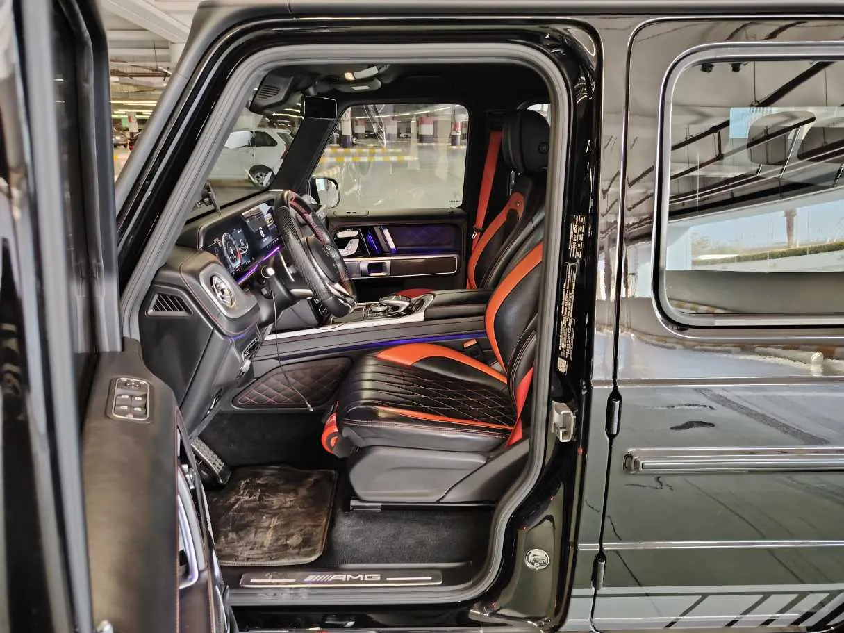 Car image 12