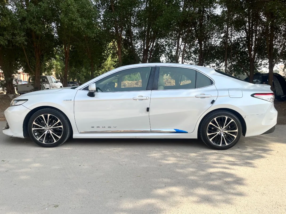 Car image 8