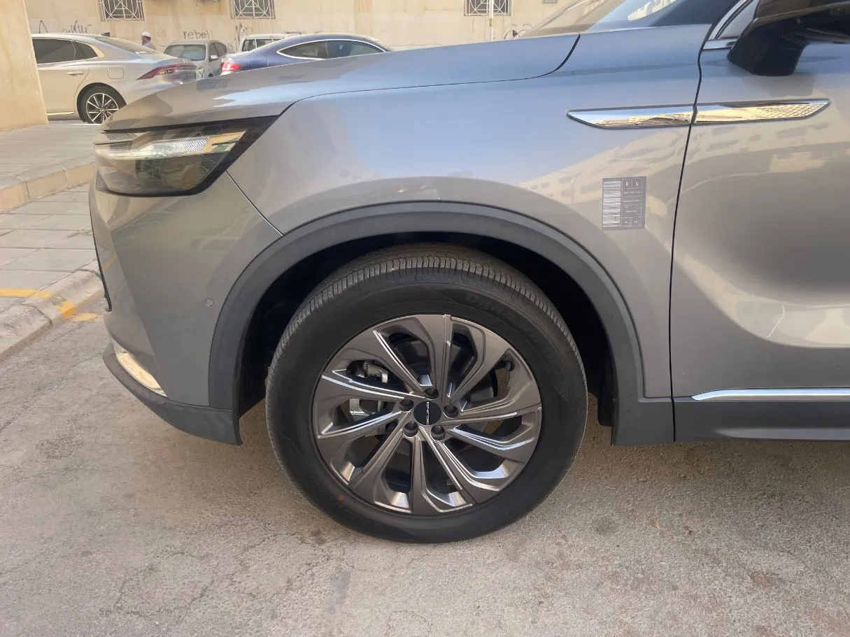 Car image 8