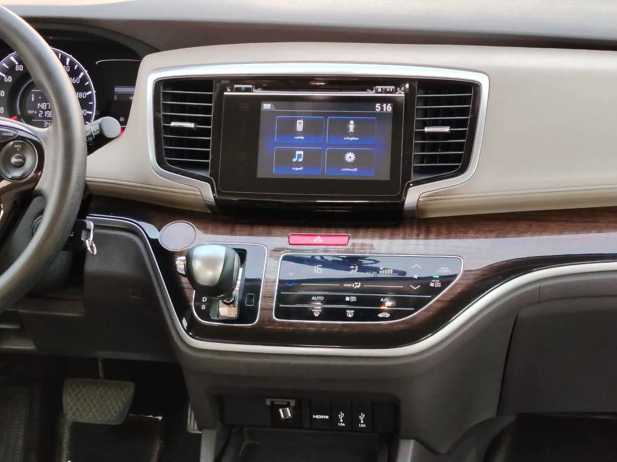 Car image 19