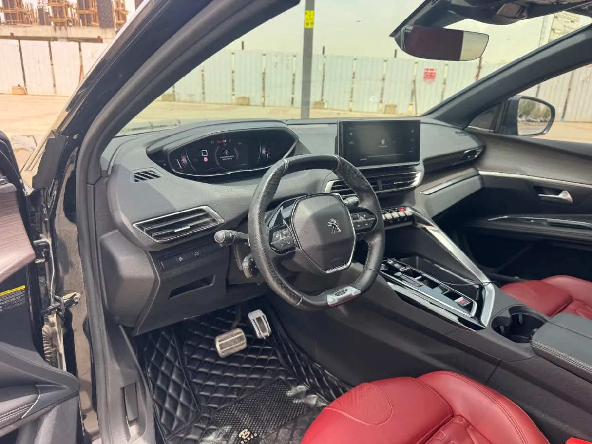 Car image 12