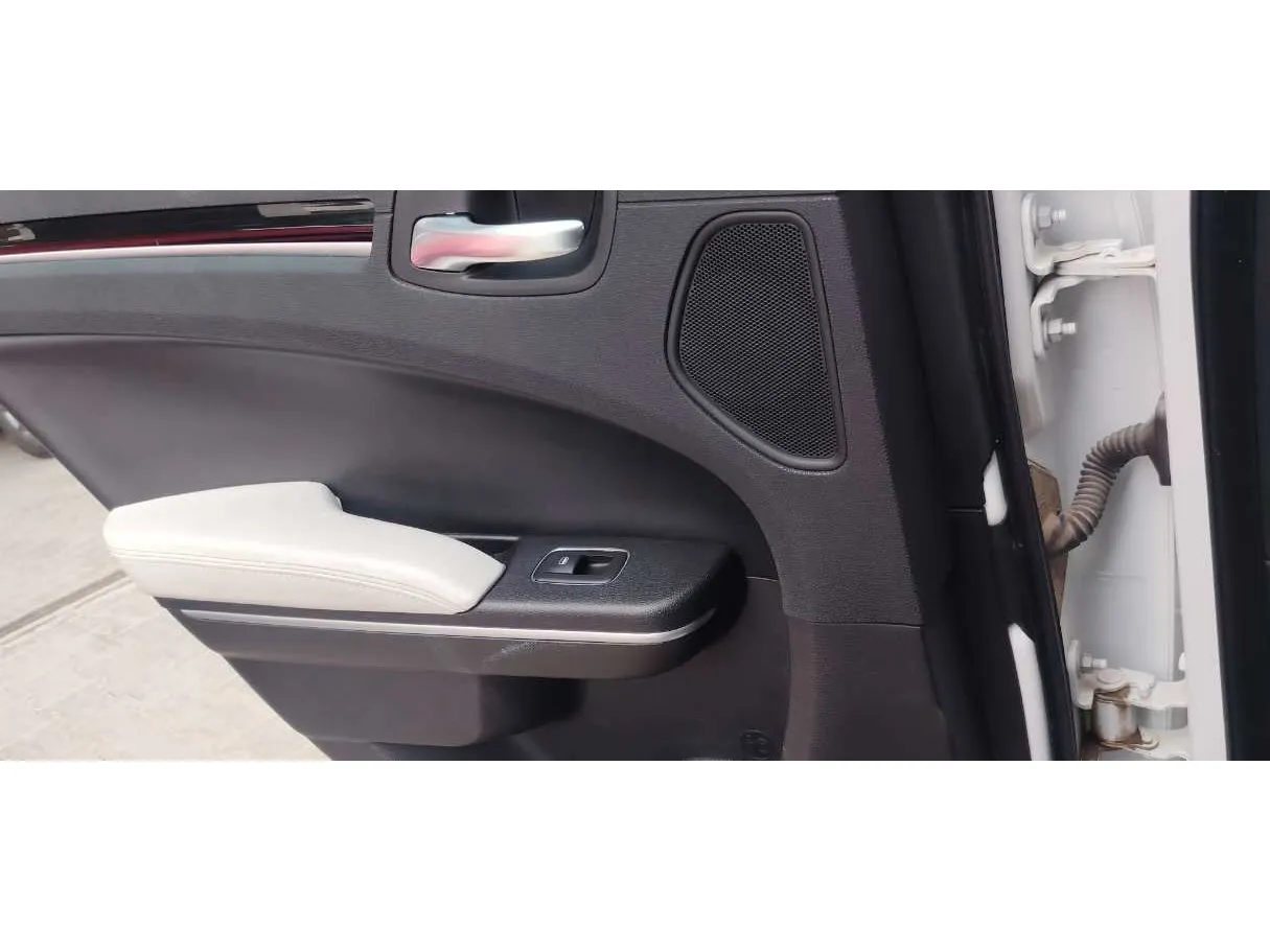 Car image 28
