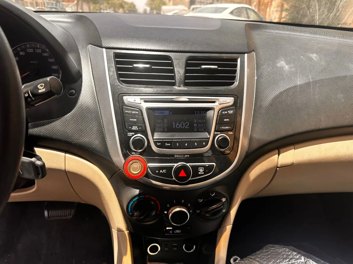 Car image 18