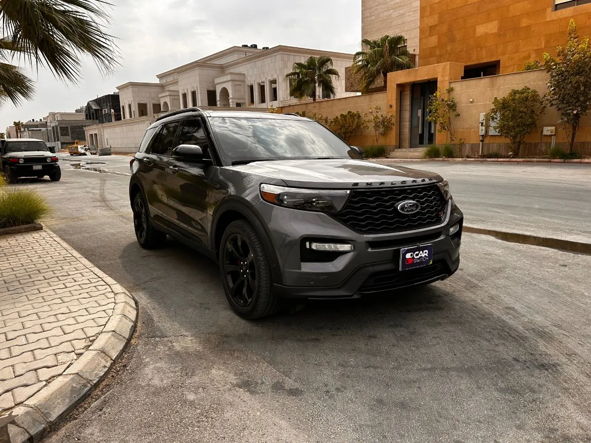 Car image 3