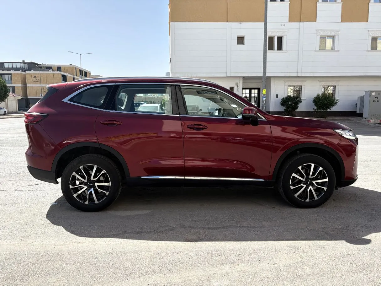 Car image 4