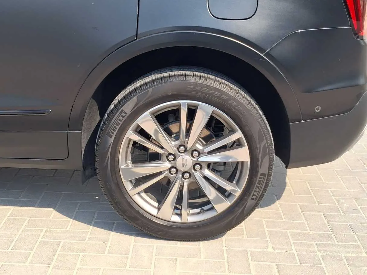Car image 9