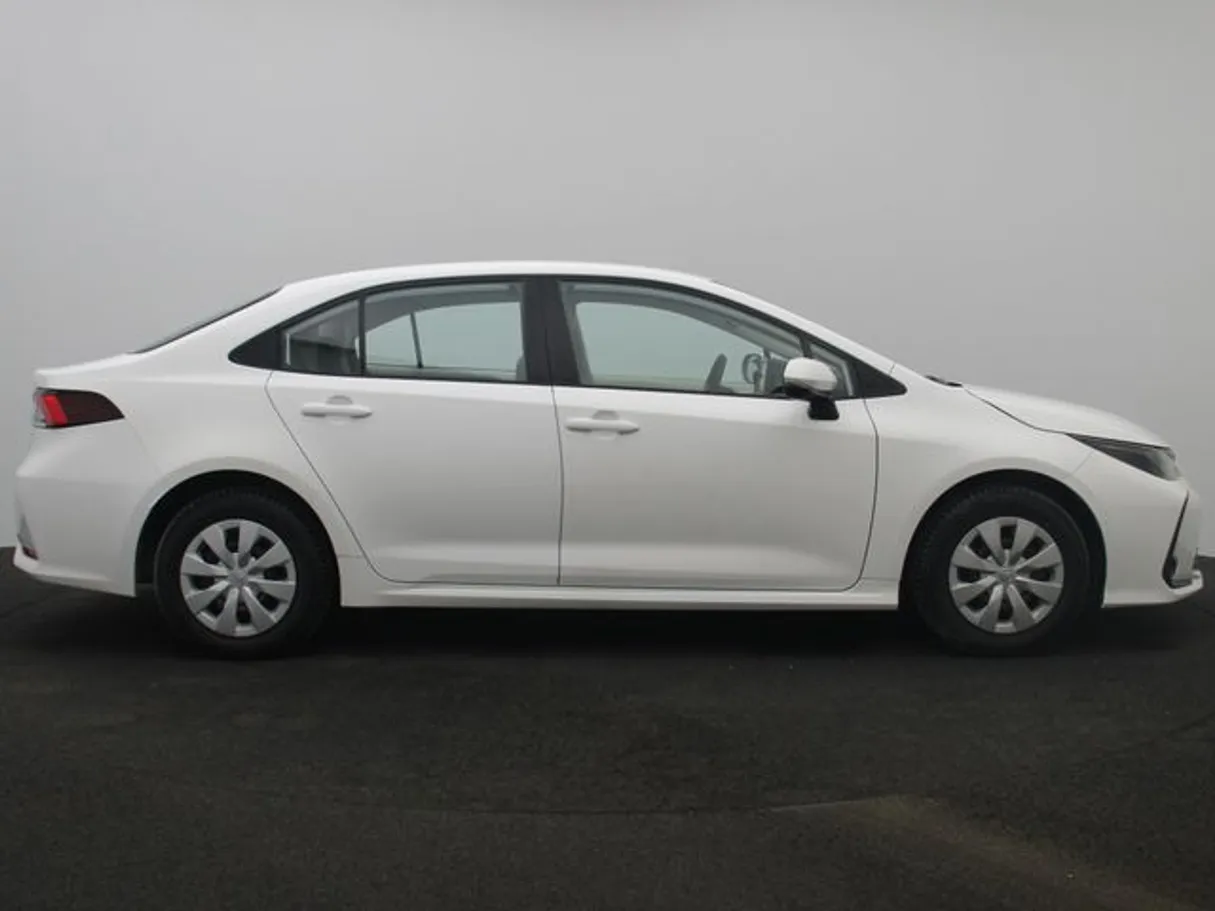 Car image 13