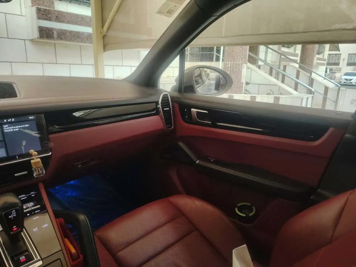 Car image 25