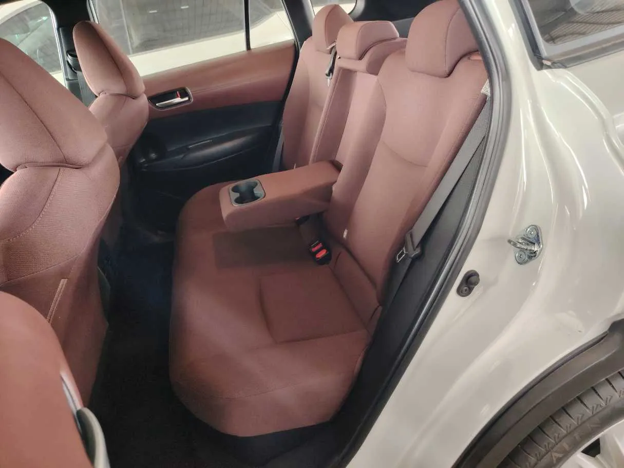 Car image 20