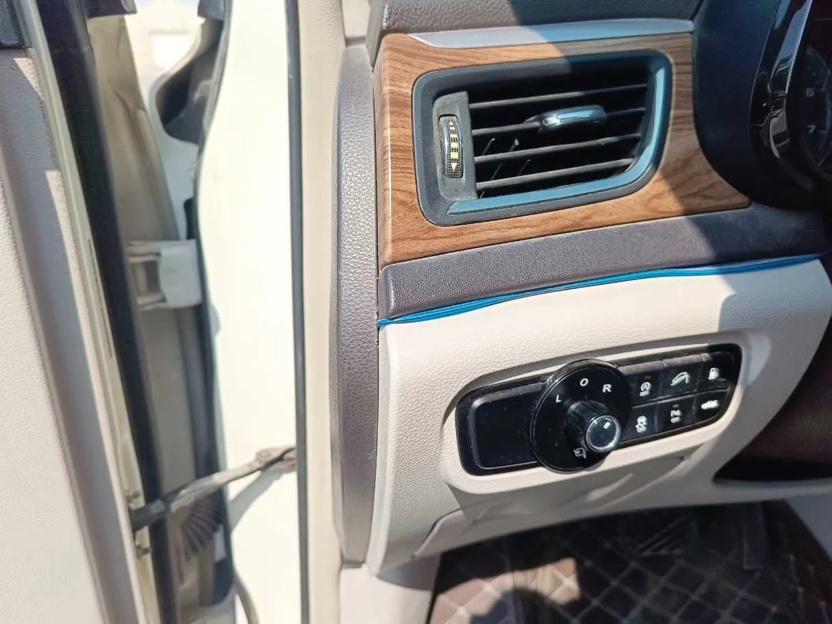 Car image 35