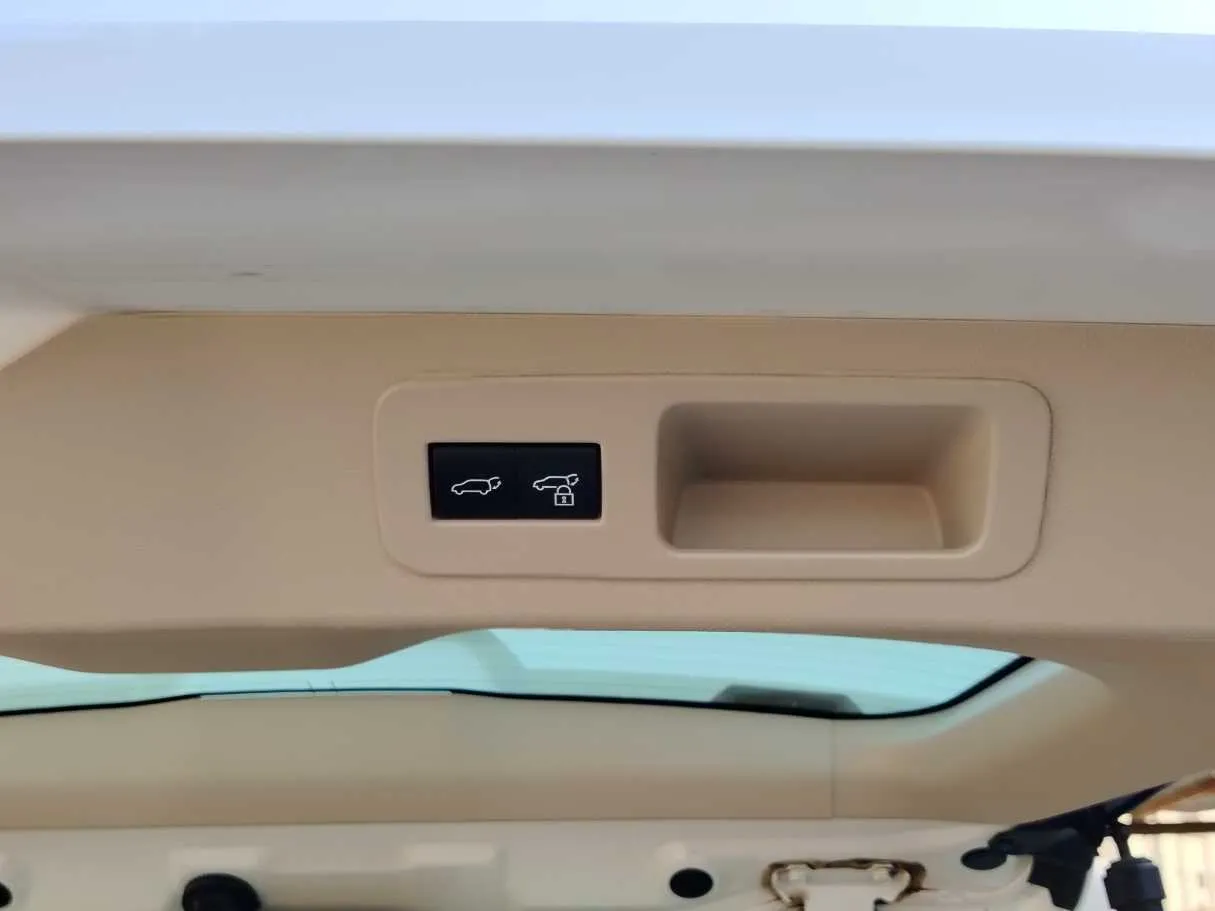 Car image 40
