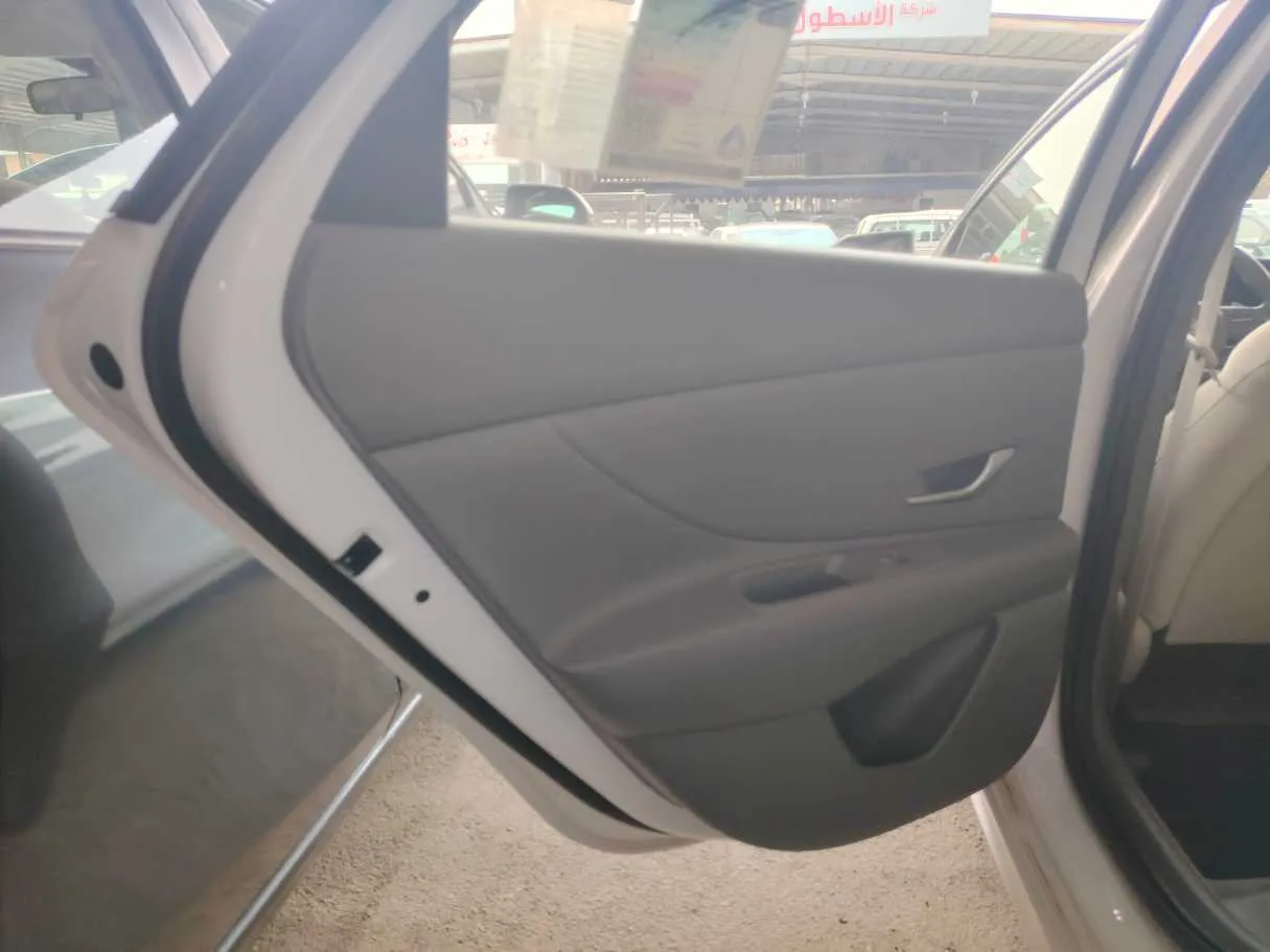 Car image 15