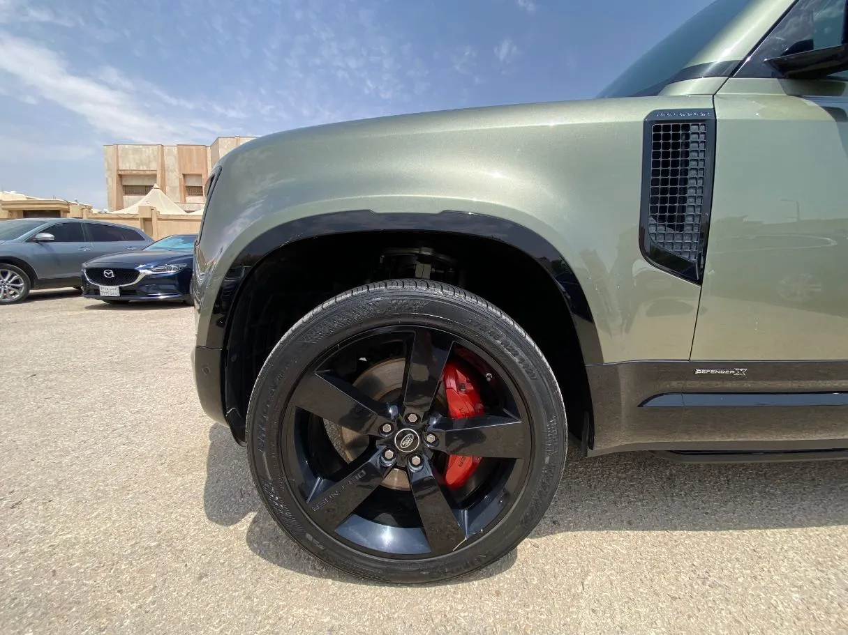 Car image 9