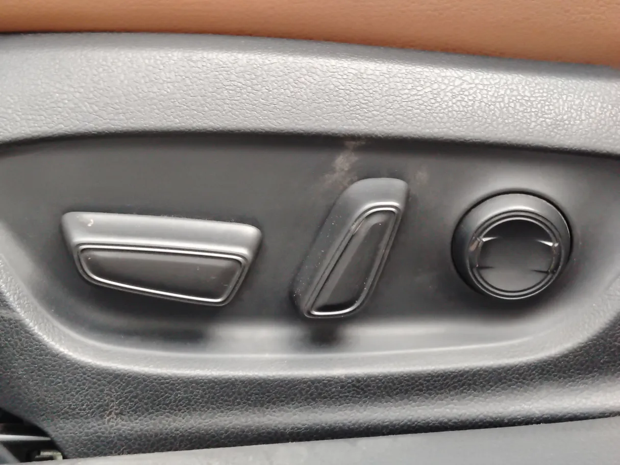 Car image 28