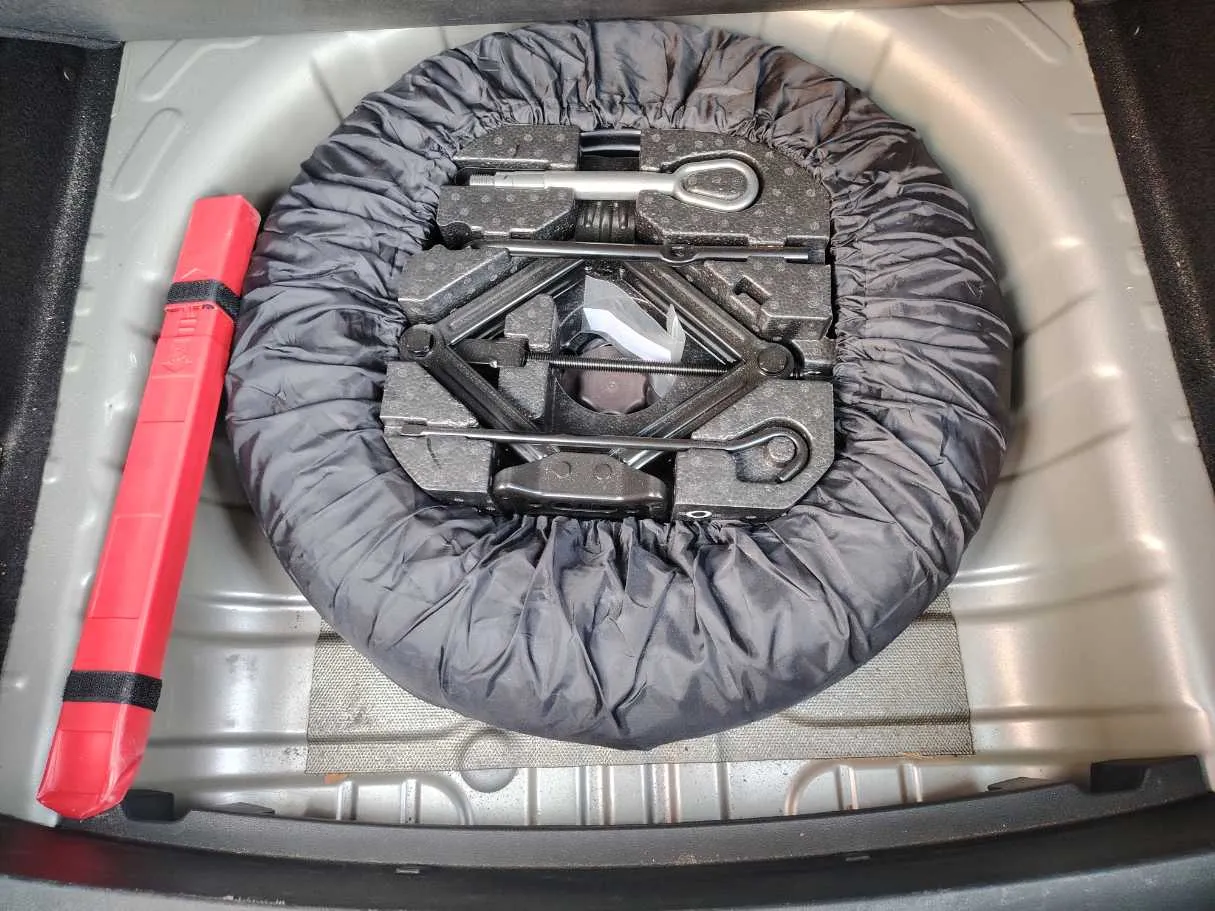 Car image 32