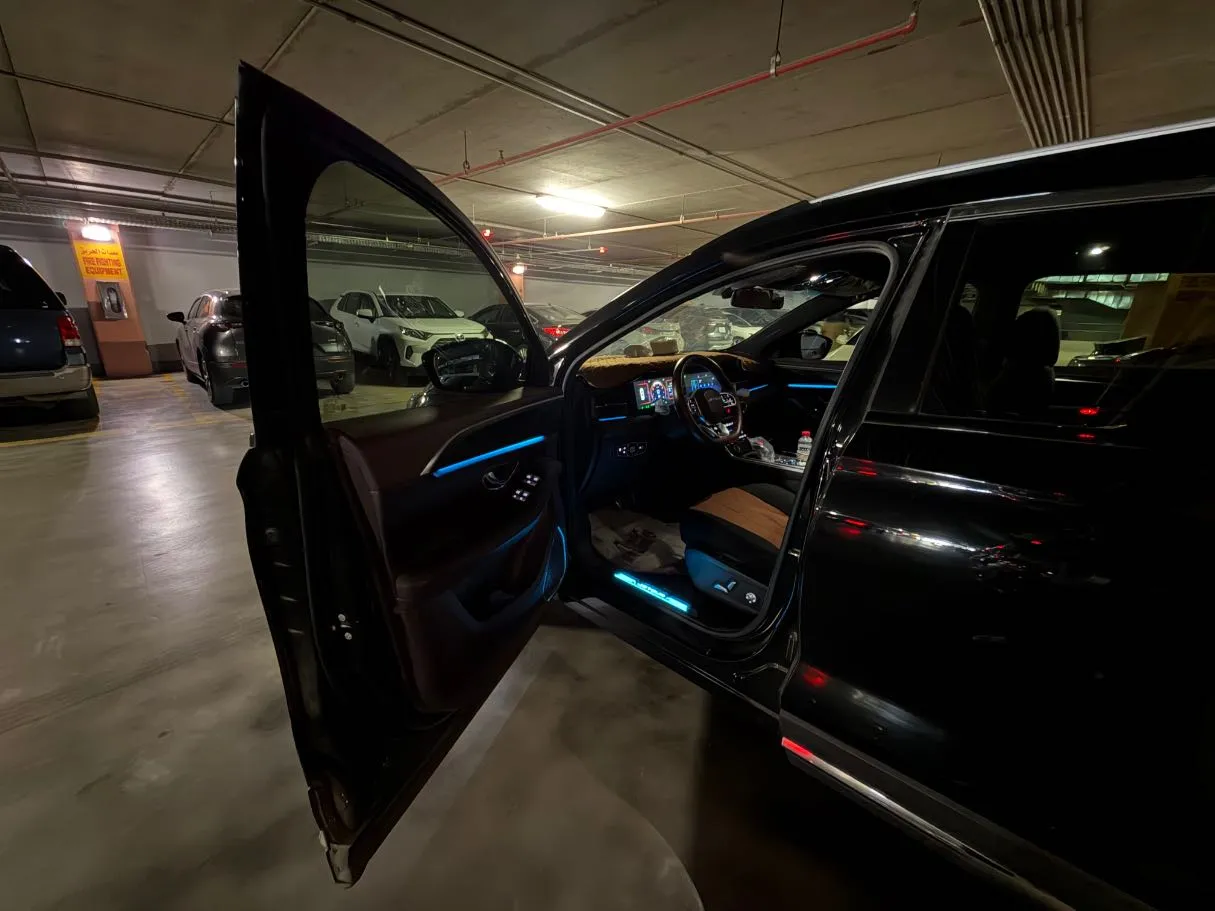 Car image 9