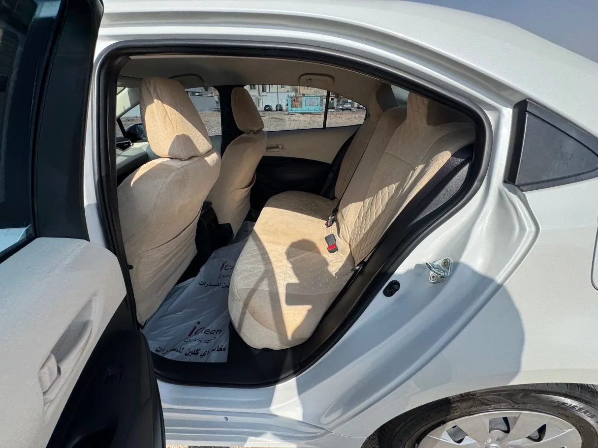 Car image 12
