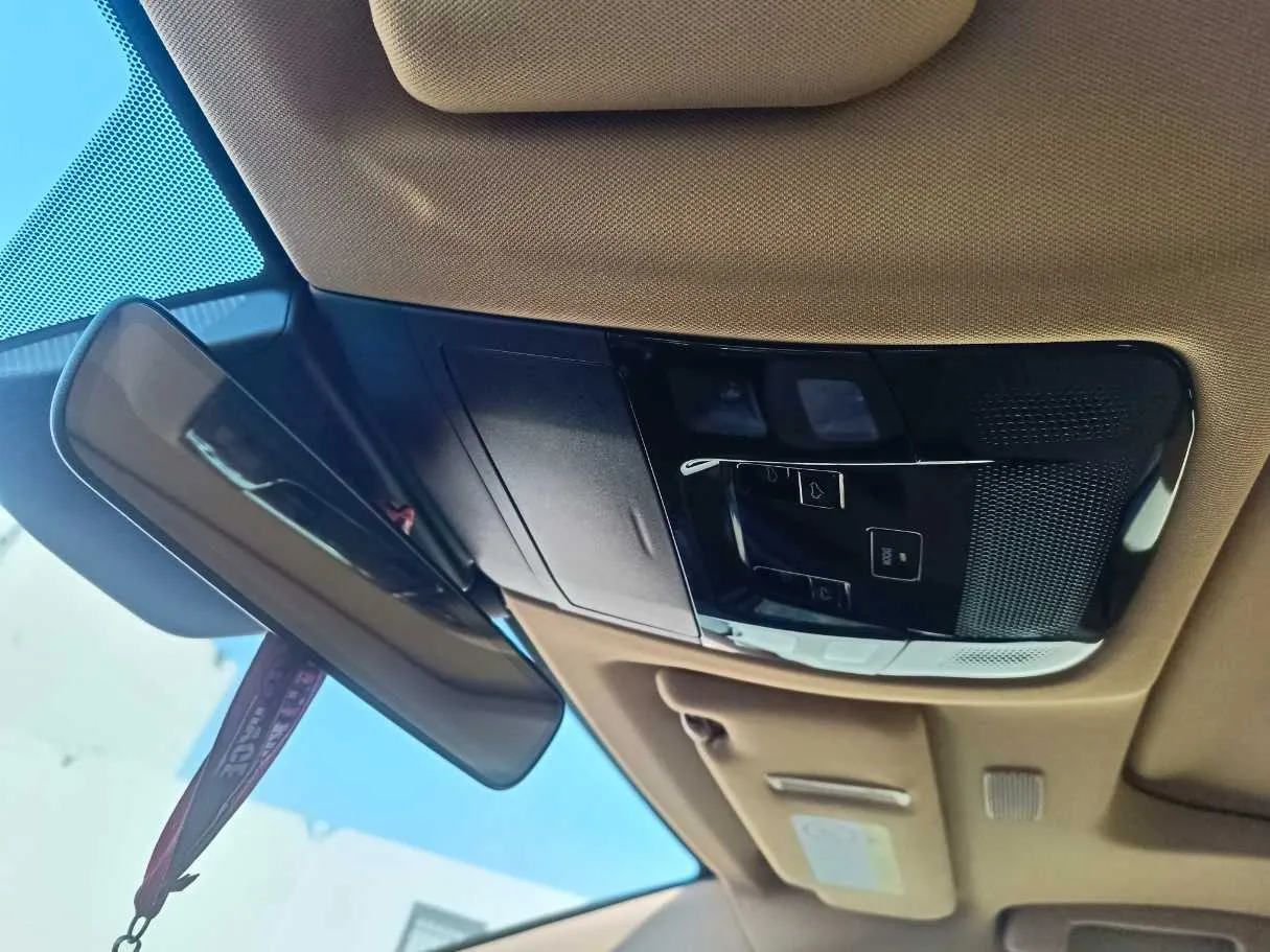 Car image 32