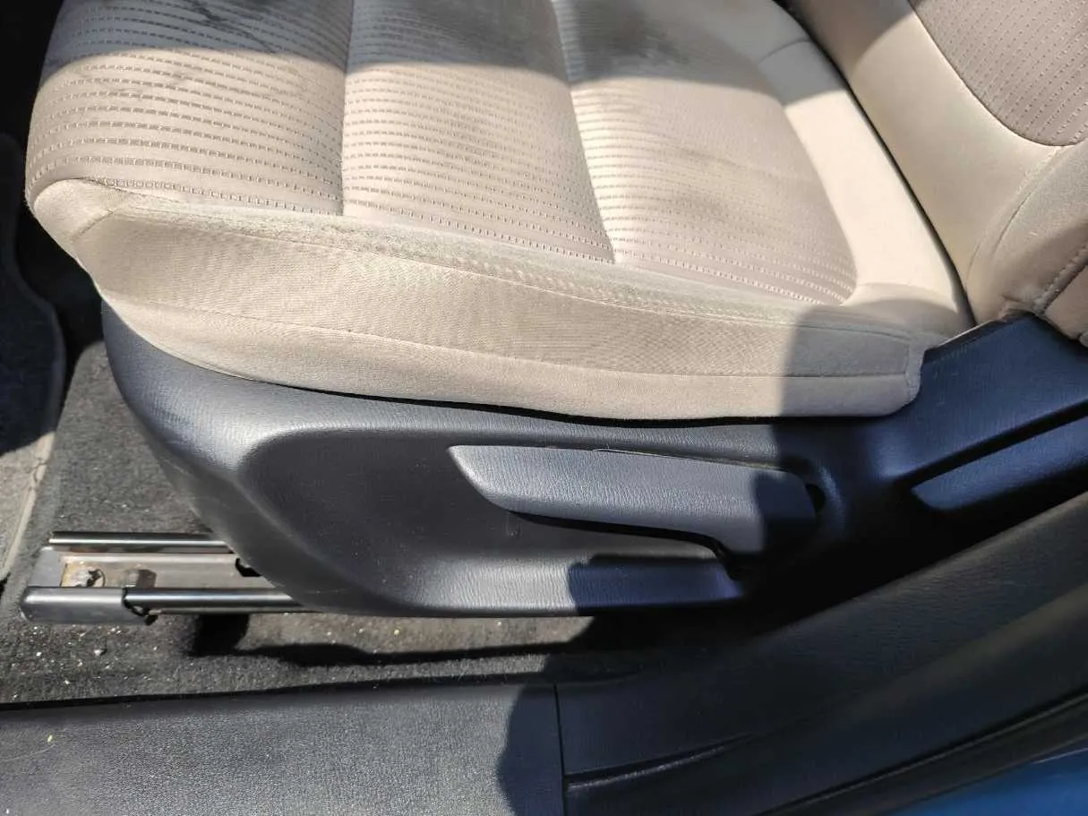 Car image 35