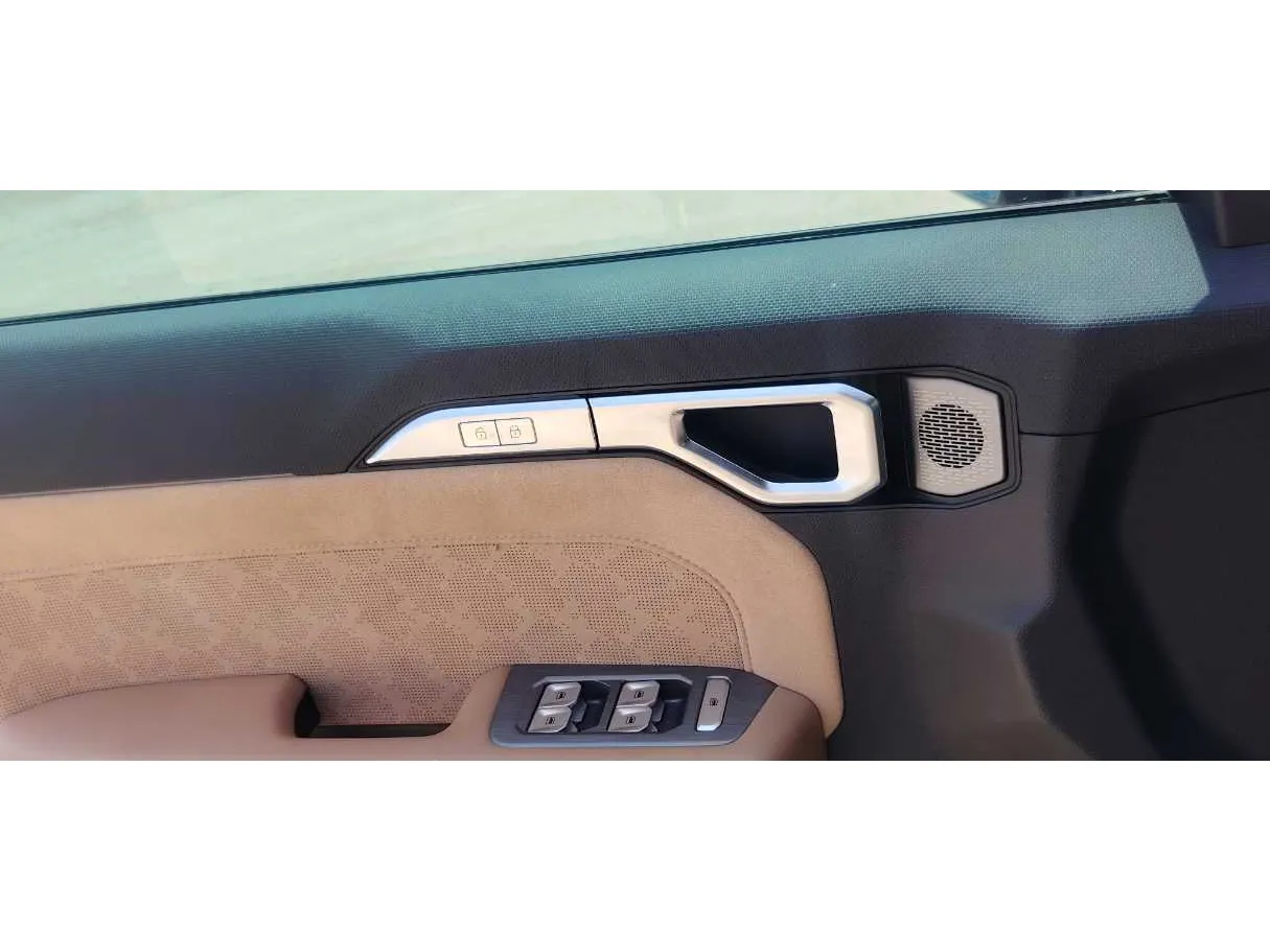 Car image 28