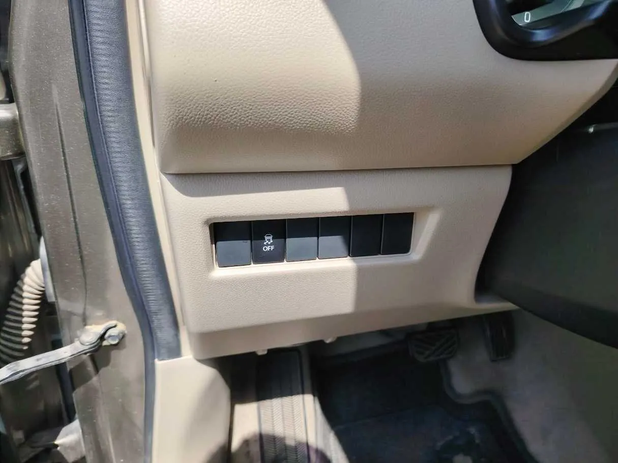 Car image 32