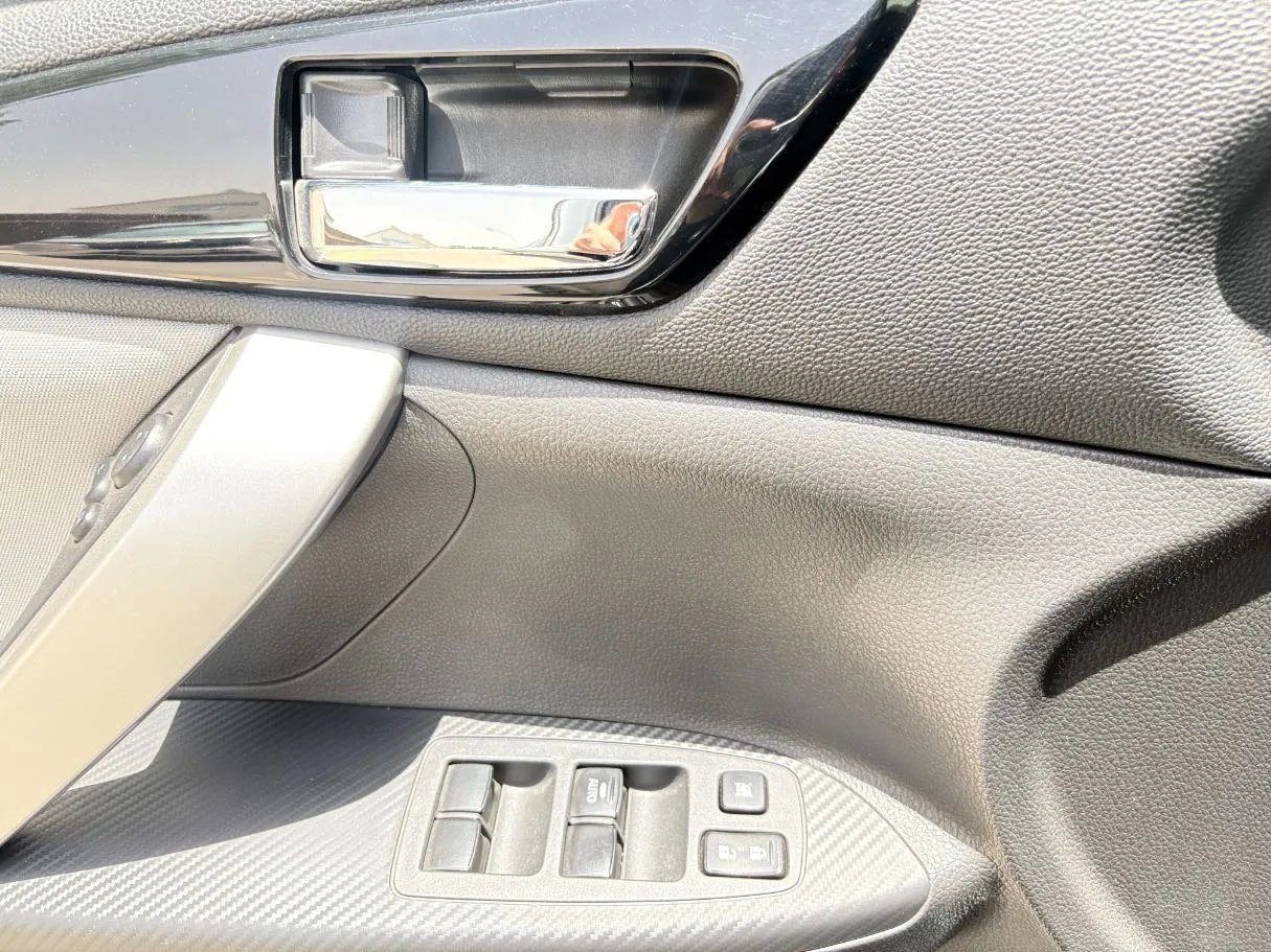 Car image 24