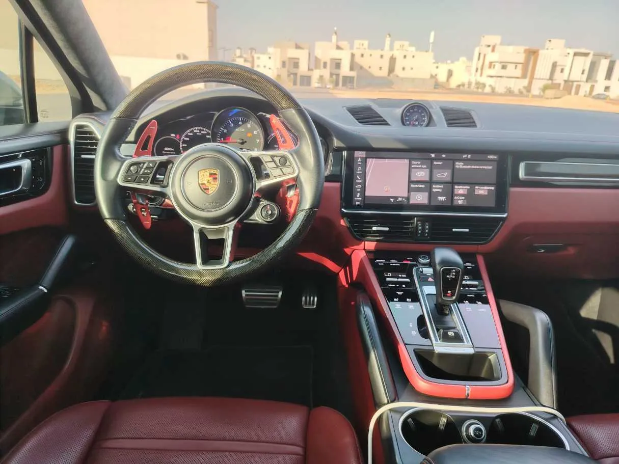 Car image 18