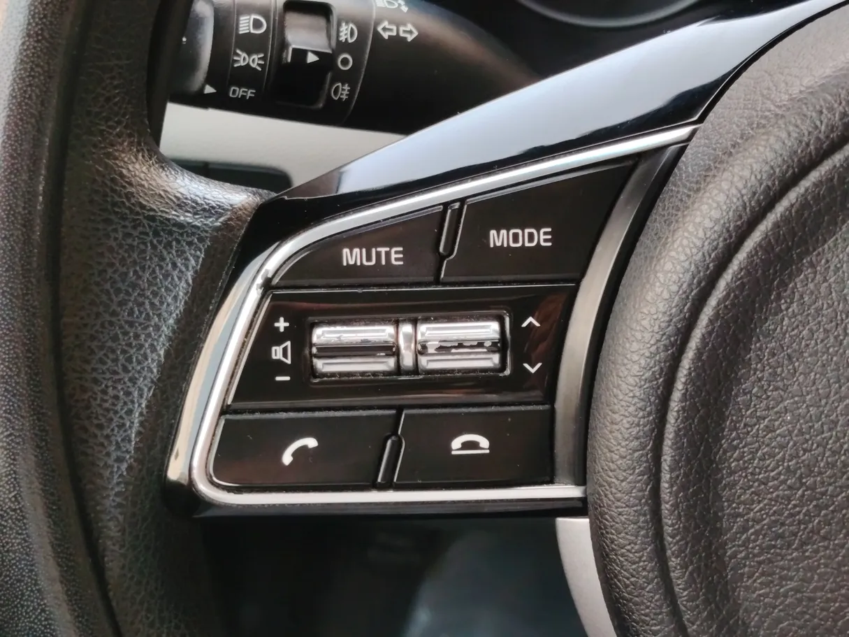 Car image 26