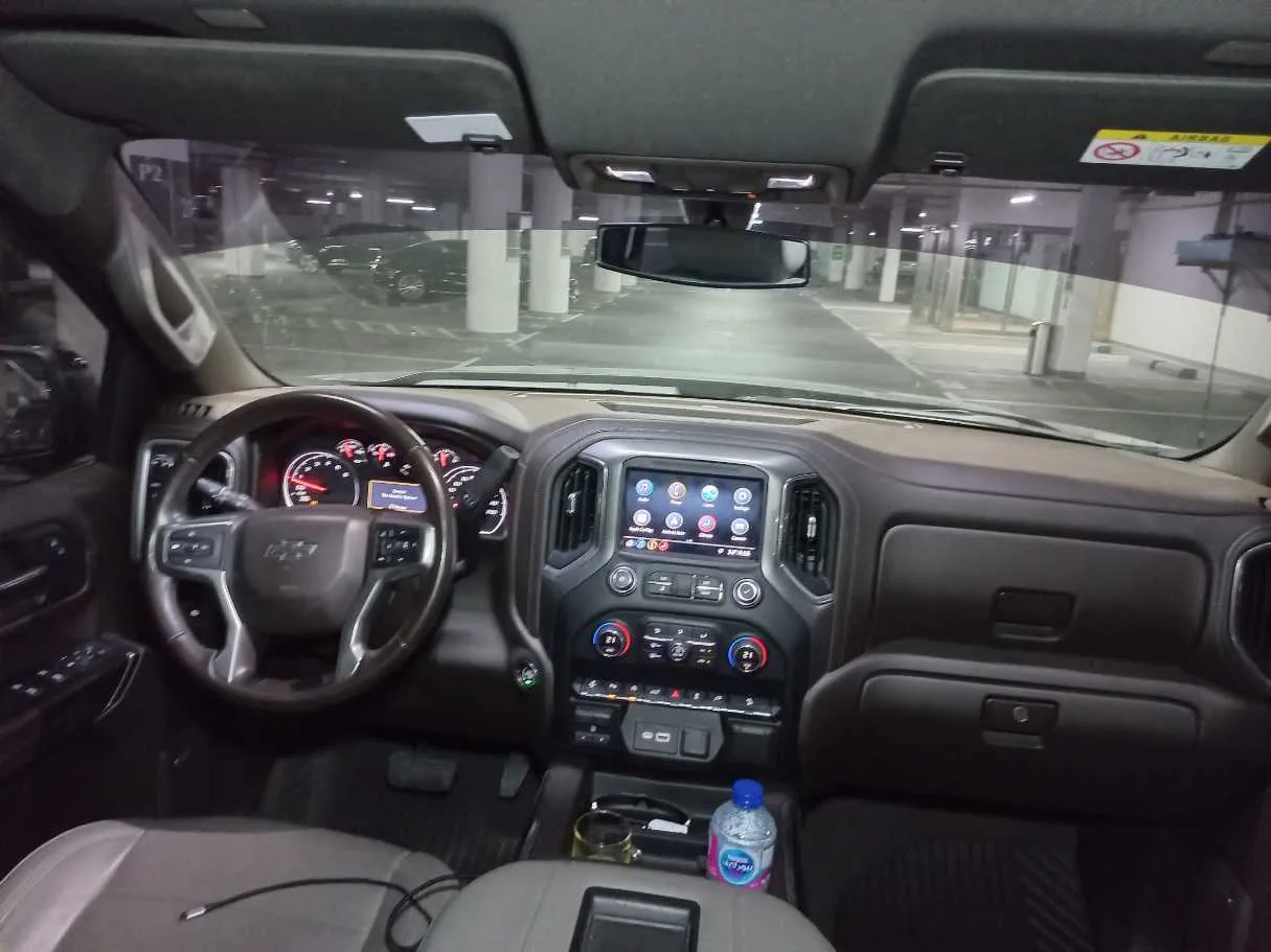 Car image 15