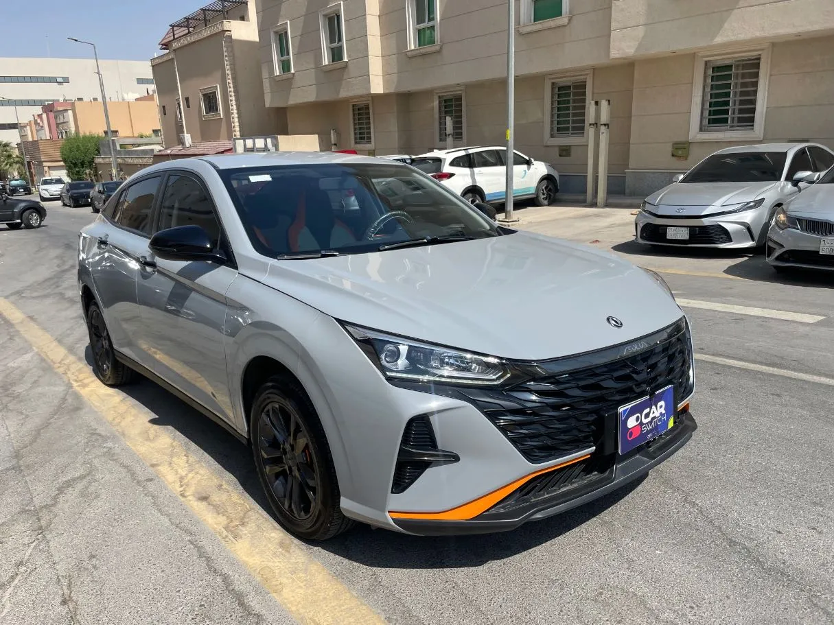 Car image 3
