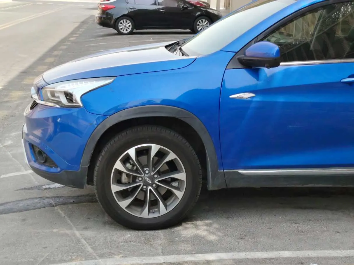 Car image 9