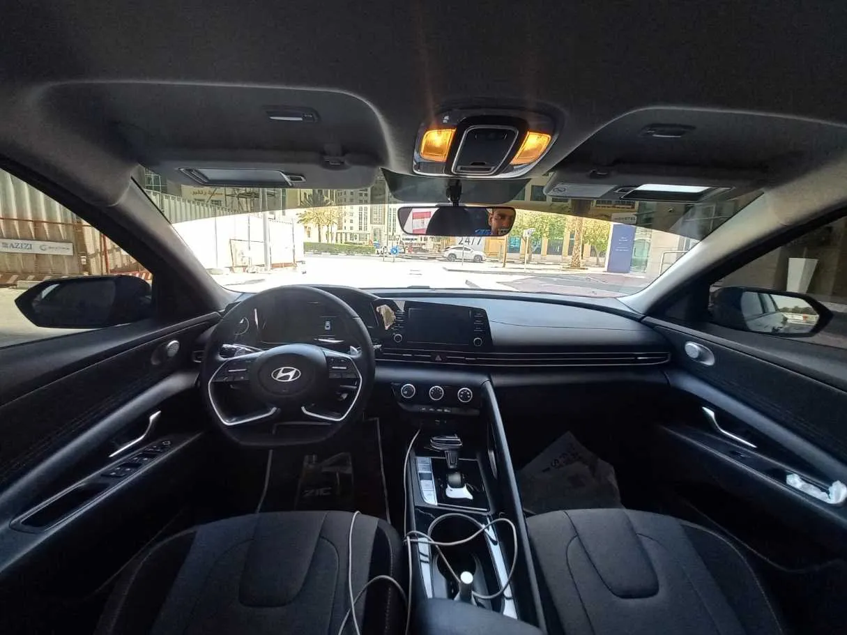 Car image 14