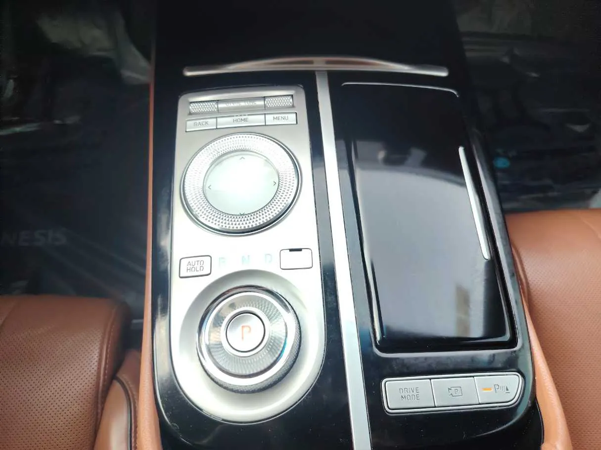 Car image 21