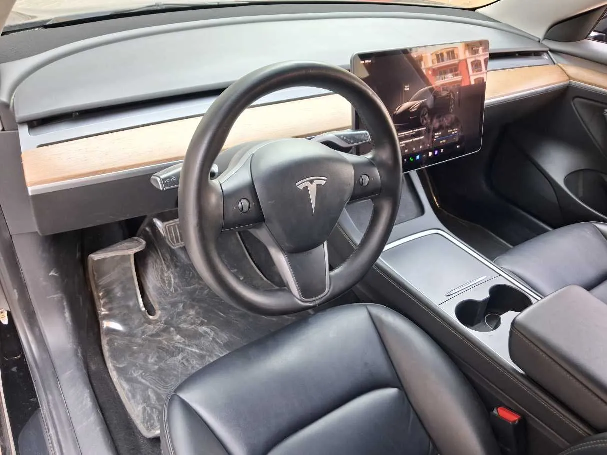 Car image 11