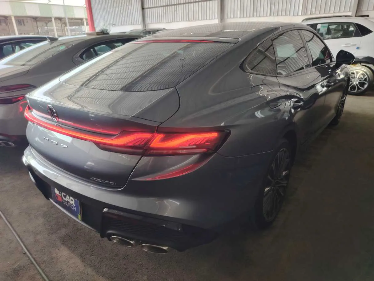 Car image 5