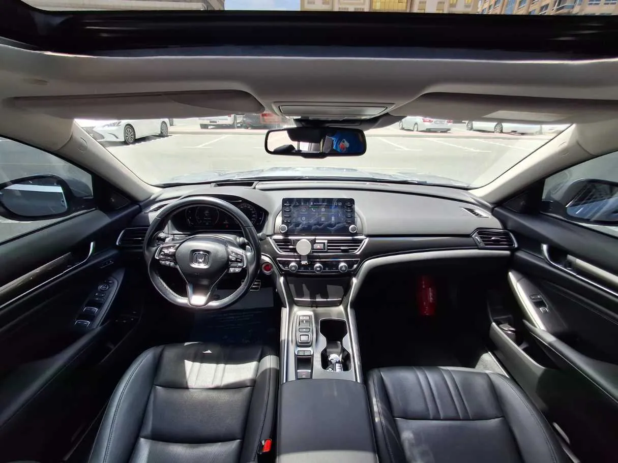 Car image 14