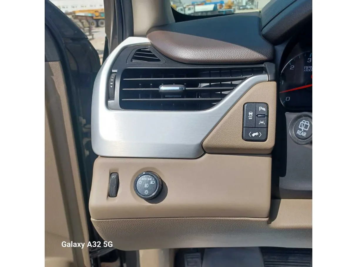 Car image 26