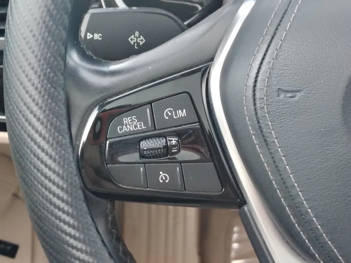 Car image 22