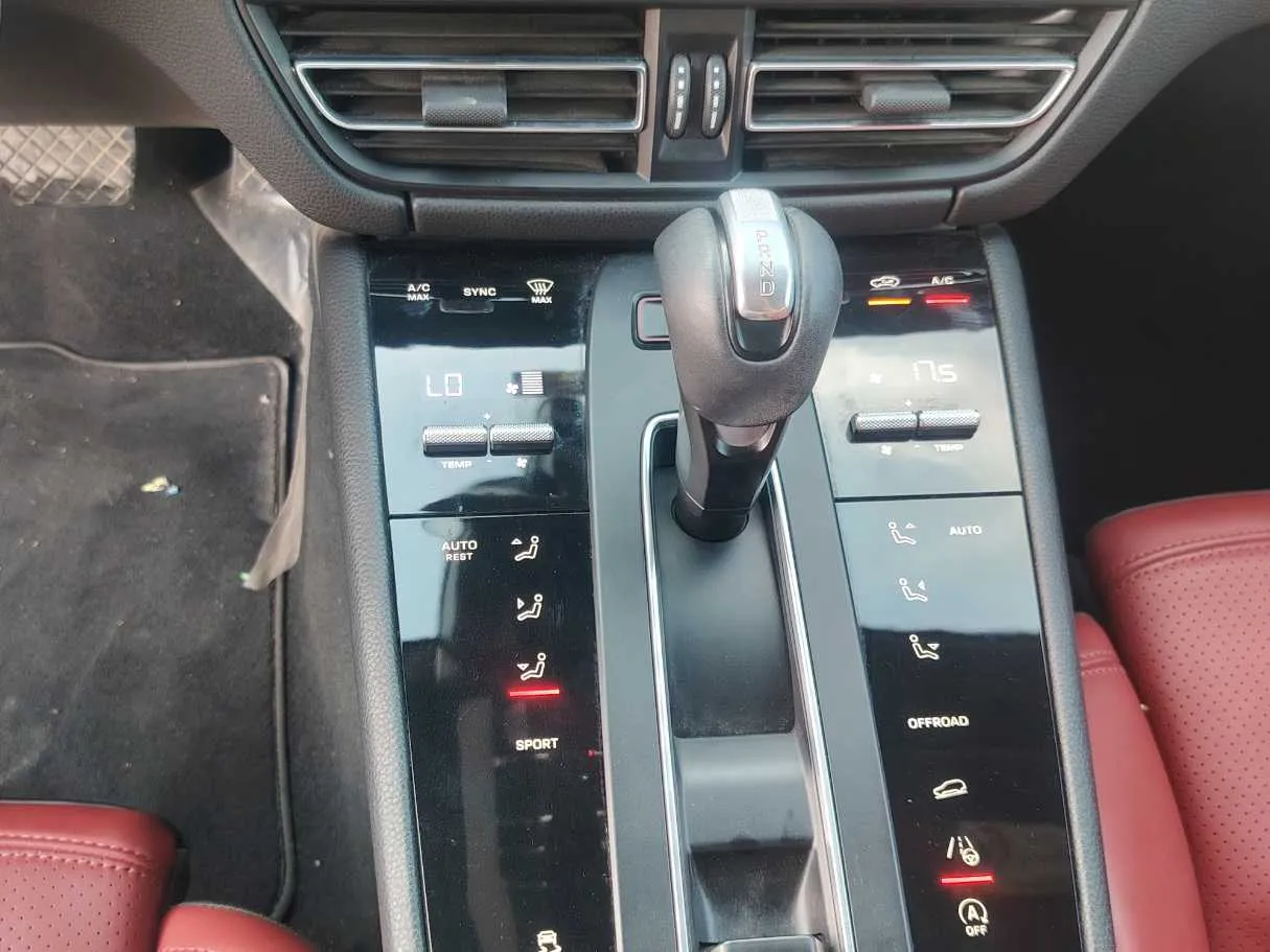 Car image 22