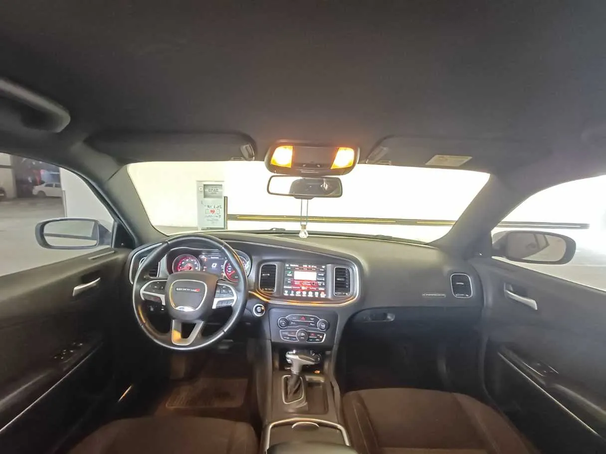 Car image 17