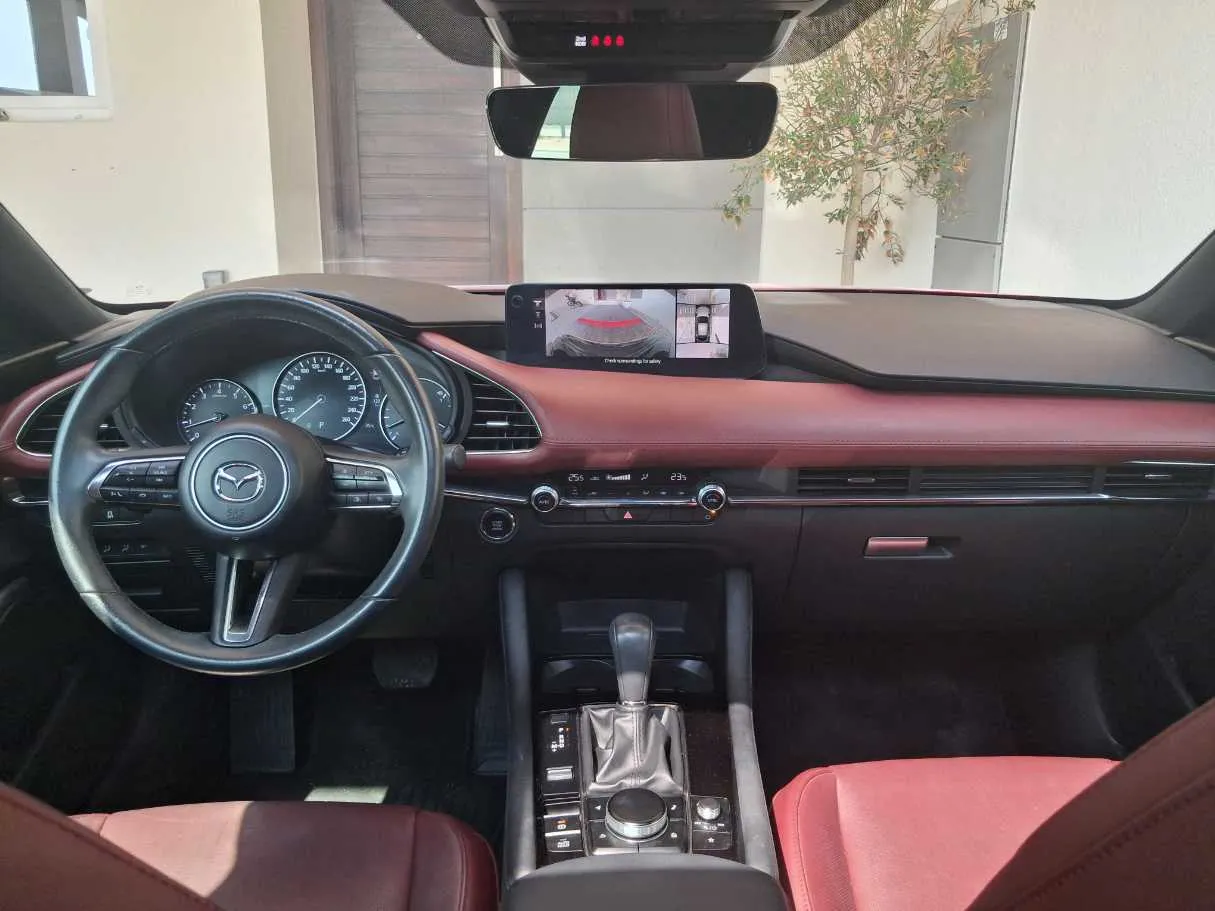 Car image 15
