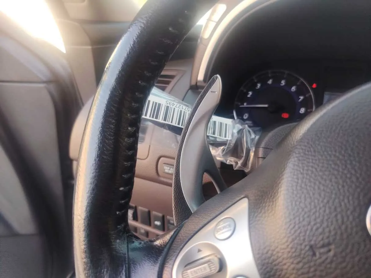Car image 30