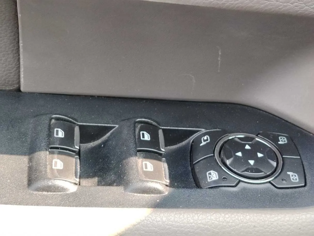 Car image 38