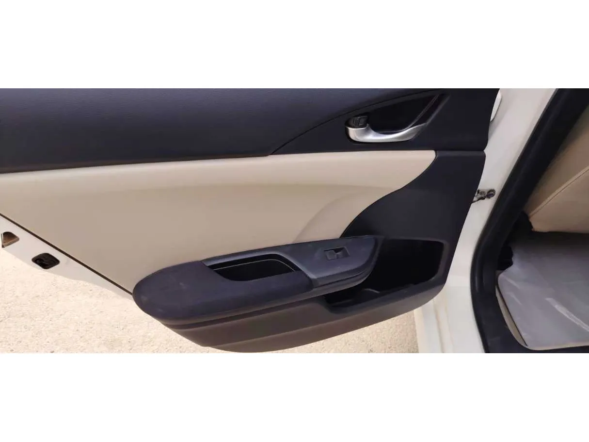 Car image 29