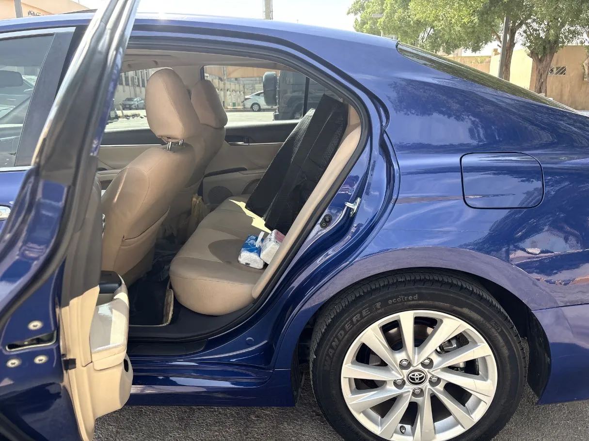 Car image 15