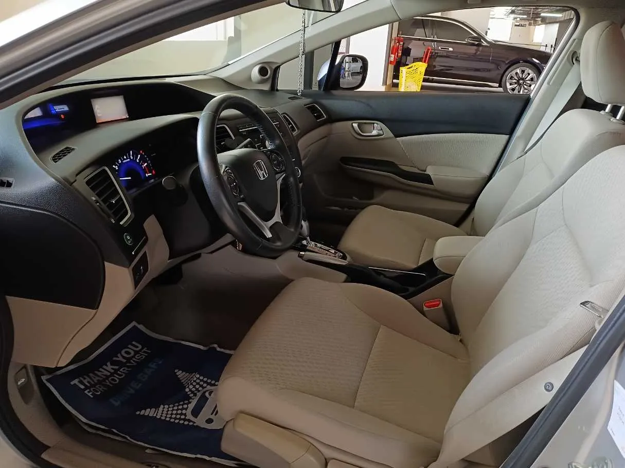Car image 11