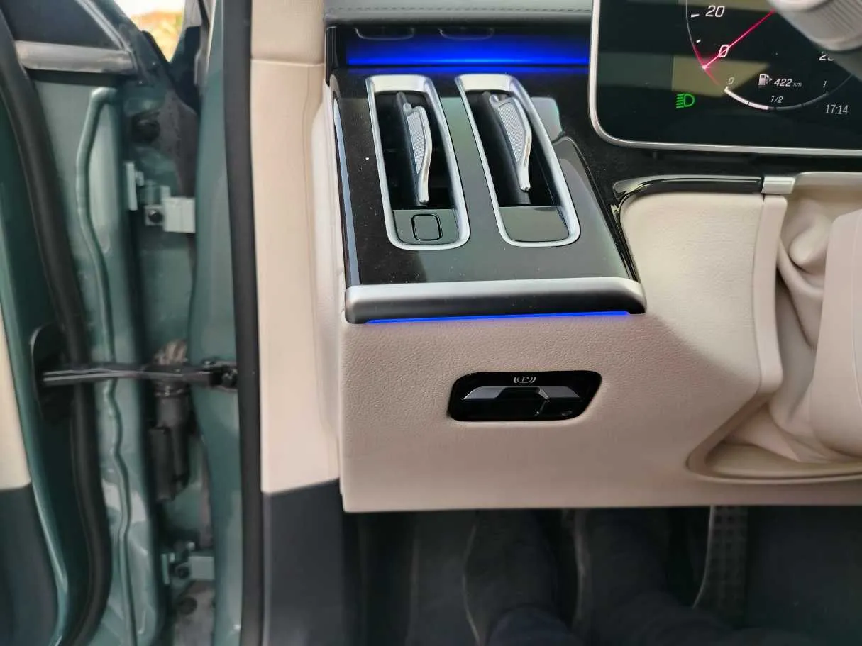 Car image 35